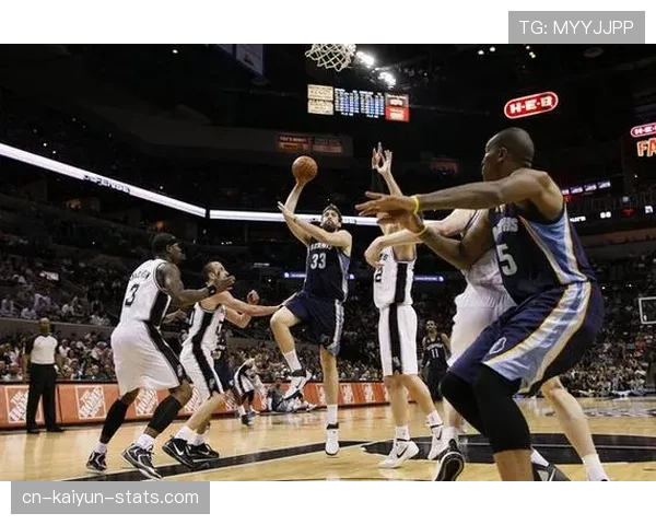 加索尔挡拆制造错位助灰熊内线防守效率提升