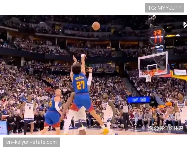 班·西蒙斯突破助詹姆斯制造错位，三分效率明显下滑