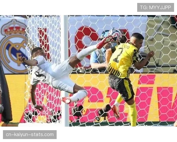 曼联防线失误频繁引发争议，稳定性面临考验对争冠形势产生影响