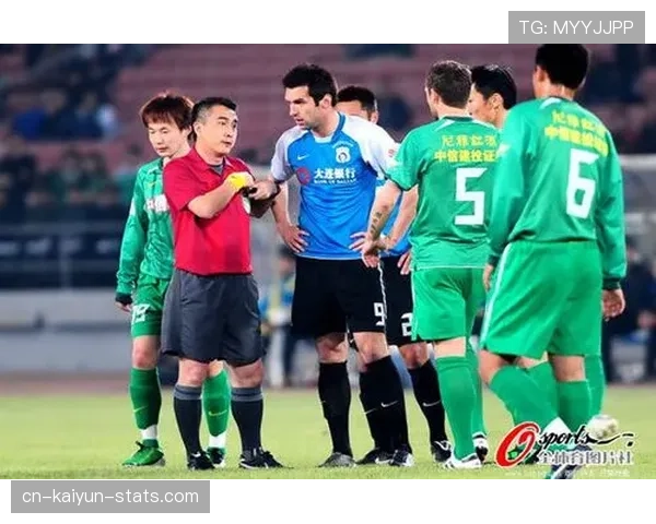 足球中合法冲撞的判罚标准及裁判识别规则解析